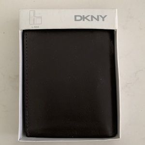 NWT- DKNY mens L-fold wallet